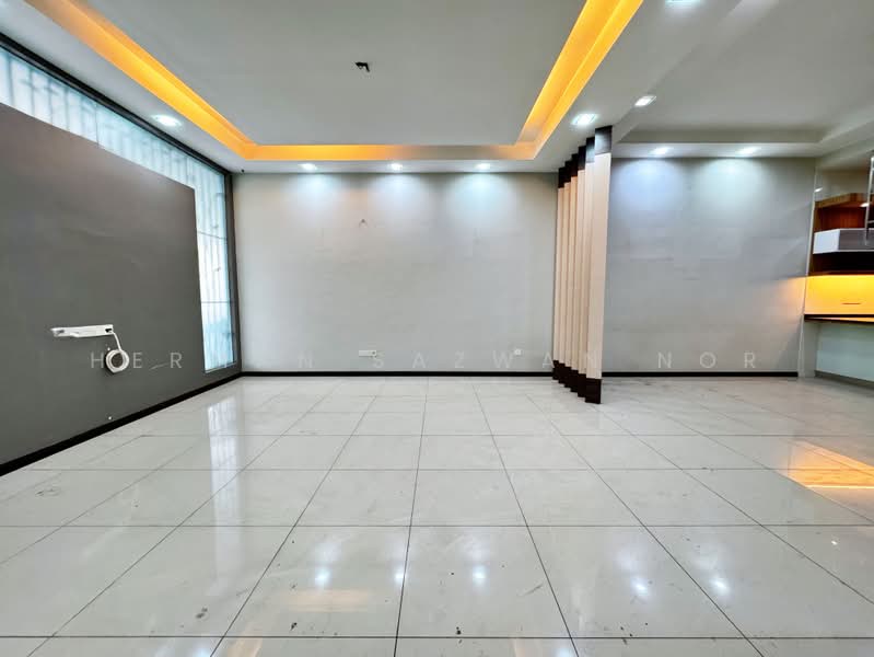 3-storey Terraced House for Sale in Taman Tropika 2 (Kajang) - Herman Sazwan Nor Rahim - Living Room - PropertyGuru.com.my