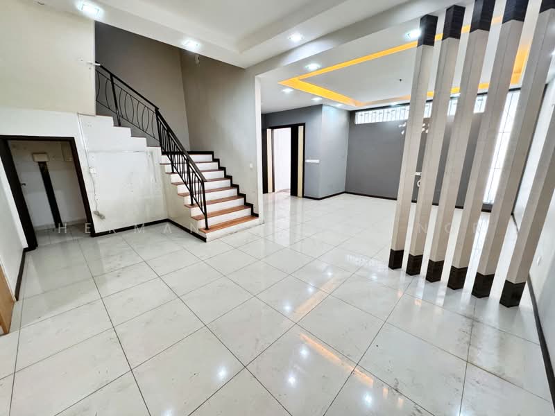 3-storey Terraced House for Sale in Taman Tropika 2 (Kajang) - Herman Sazwan Nor Rahim - Dining Room - PropertyGuru.com.my
