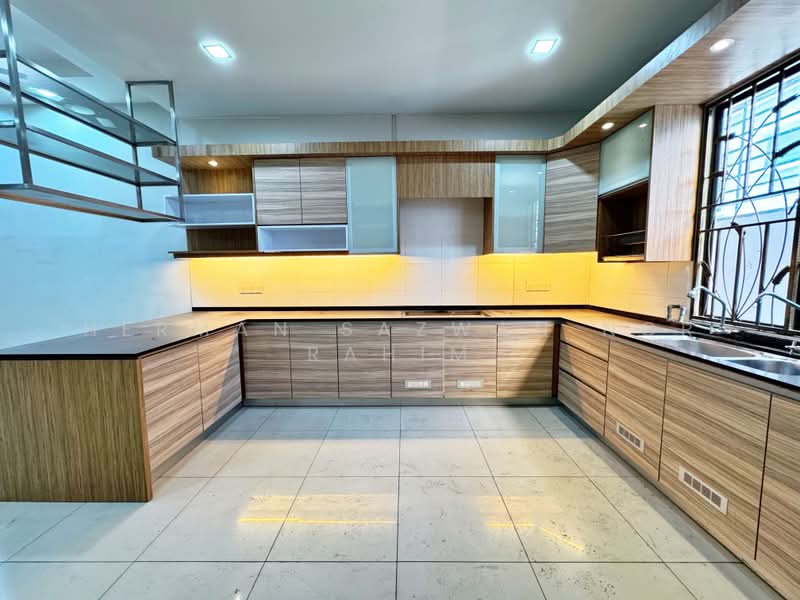 3-storey Terraced House for Sale in Taman Tropika 2 (Kajang) - Herman Sazwan Nor Rahim - Kitchen - PropertyGuru.com.my
