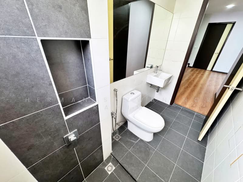 3-storey Terraced House for Sale in Taman Tropika 2 (Kajang) - Herman Sazwan Nor Rahim - Bathroom - PropertyGuru.com.my