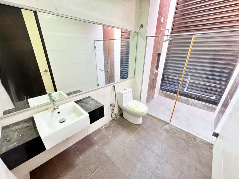 3-storey Terraced House for Sale in Taman Tropika 2 (Kajang) - Herman Sazwan Nor Rahim - Bathroom - PropertyGuru.com.my
