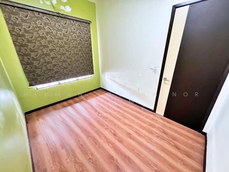 3-storey Terraced House for Sale in Taman Tropika 2 (Kajang) - Herman Sazwan Nor Rahim - Bedroom - PropertyGuru.com.my