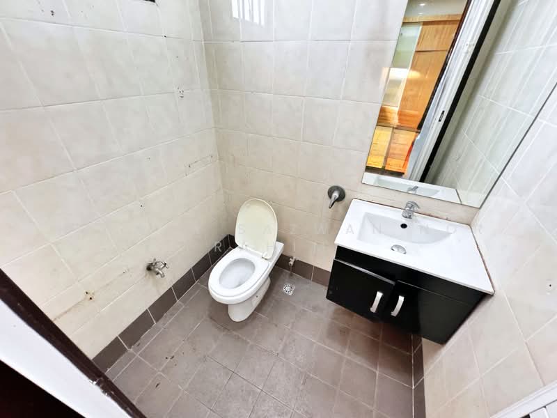 3-storey Terraced House for Sale in Taman Tropika 2 (Kajang) - Herman Sazwan Nor Rahim - Bathroom - PropertyGuru.com.my