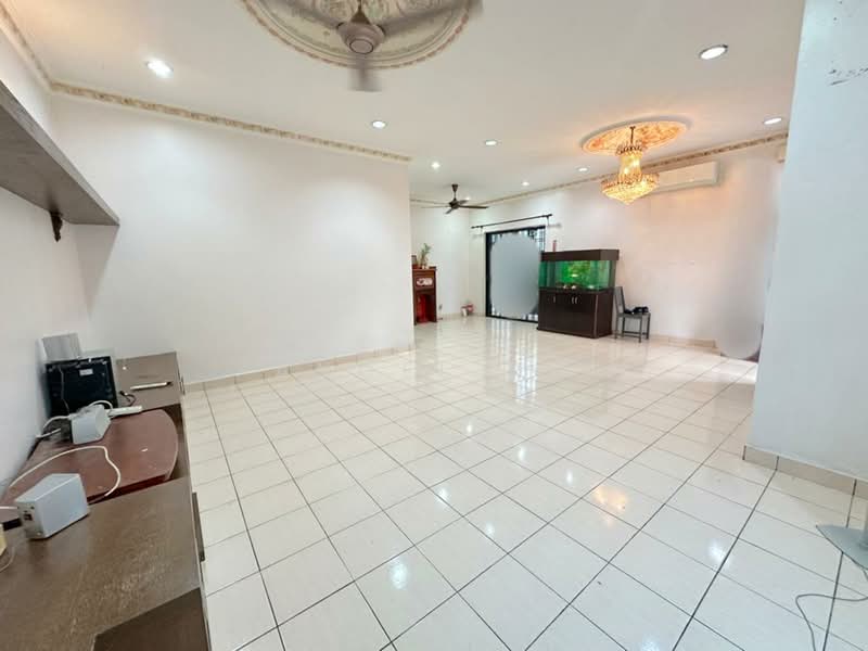 Rumah Berkembar untuk Dijual di Bandar Baru Sungai Long (Kajang) - Angel Ng - Living Room - PropertyGuru.com.my