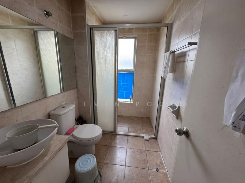 Townhouse for Sale in 16 Sierra (Puchong) - Kelvin Pook - Bathroom - PropertyGuru.com.my
