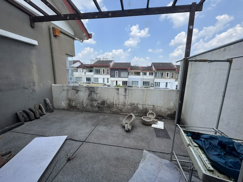 Townhouse for Sale in 16 Sierra (Puchong) - Kelvin Pook - Balcony - PropertyGuru.com.my
