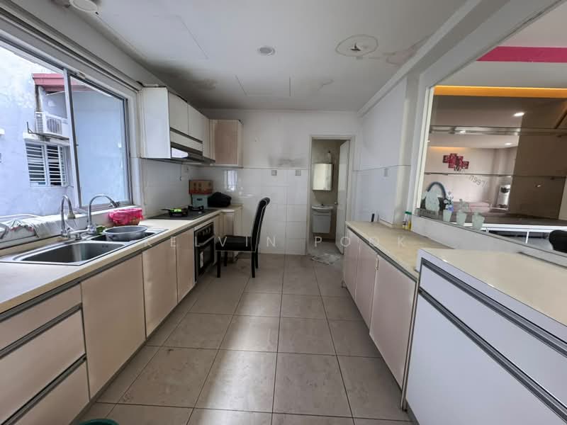 Townhouse for Sale in 16 Sierra (Puchong) - Kelvin Pook - Kitchen - PropertyGuru.com.my