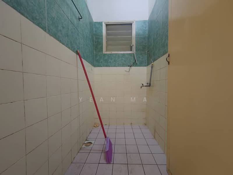 Rumah Flat untuk Dijual di Taman Tun Teja - Yean Ma - Bathroom - PropertyGuru.com.my