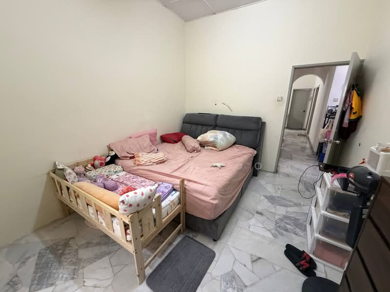 1-storey Terraced House for Sale in Bandar Kinrara Seksyen 1 (Bandar Kinrara) - Aiden Foo - Bedroom - PropertyGuru.com.my