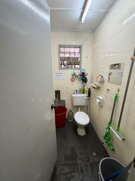 1-storey Terraced House for Sale in Bandar Kinrara Seksyen 1 (Bandar Kinrara) - Aiden Foo - Bathroom - PropertyGuru.com.my