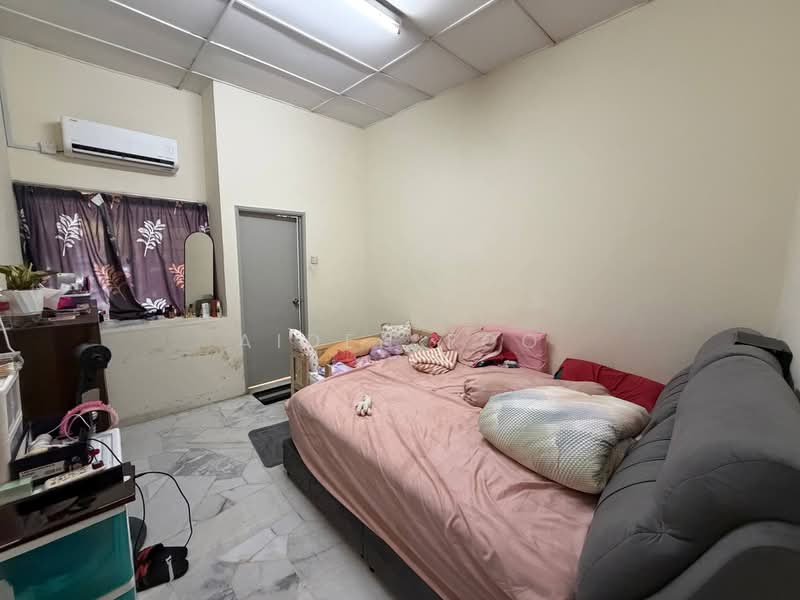 1-storey Terraced House for Sale in Bandar Kinrara Seksyen 1 (Bandar Kinrara) - Aiden Foo - Bedroom - PropertyGuru.com.my