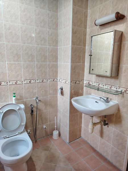 Apartment for Sale at Pelangi Heights - Poh Peng Chan - Bathroom - PropertyGuru.com.my