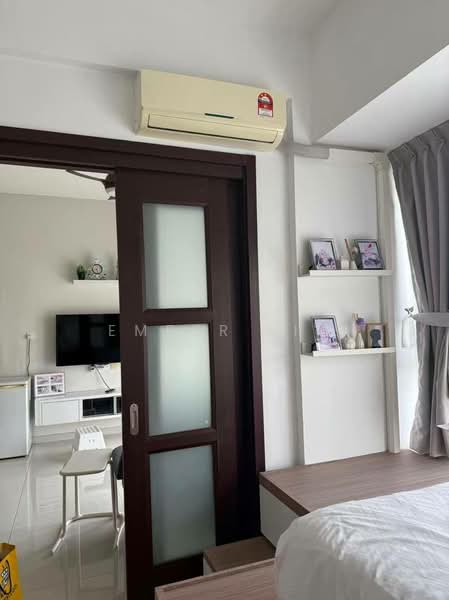 Condominium for Rent at Bay Point @ Country Garden Danga Bay - Ember Lim - Living Room - PropertyGuru.com.my