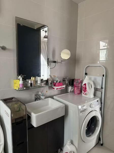 Condominium for Rent at Bay Point @ Country Garden Danga Bay - Ember Lim - Bathroom - PropertyGuru.com.my