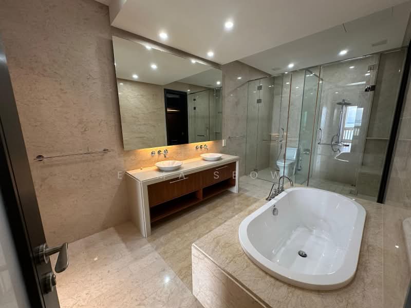 Servis Apartment untuk Disewa di Straits Quay (The Suites at Waterside) - Emma Seow - Bathroom - PropertyGuru.com.my