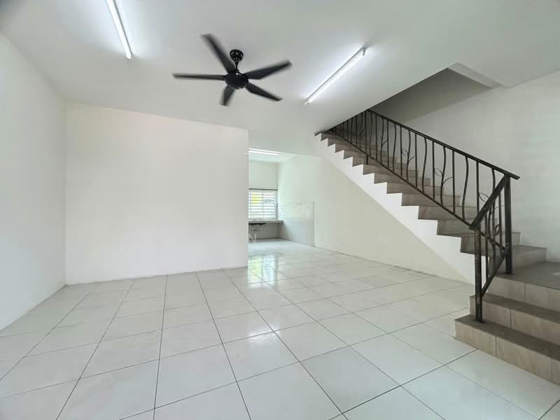 2-storey Terraced House for Rent in Bandar Lahat Baru (Lahat) - Kelvin Chong - Living Room - PropertyGuru.com.my