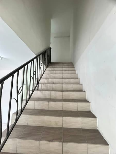 2-storey Terraced House for Rent in Bandar Lahat Baru (Lahat) - Kelvin Chong - Corridor - PropertyGuru.com.my