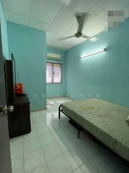 2-storey Terraced House for Sale in Port Klang (Pelabuhan Klang) (Selangor) - Louis Chan - Bedroom - PropertyGuru.com.my