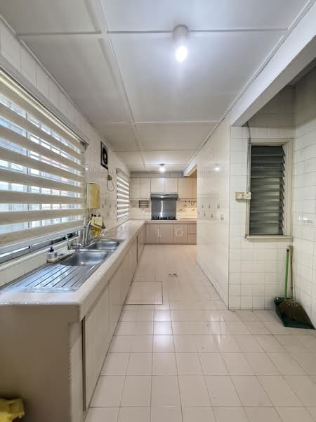 Rumah Teres 2.5 Tingkat untuk Dijual di Taman Desa (Kuala Lumpur) - CY Low - Kitchen - PropertyGuru.com.my