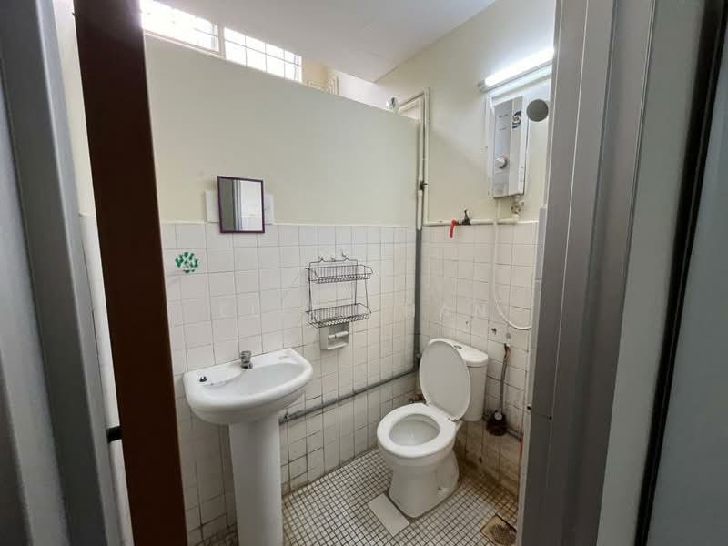 1-storey Terraced House for Rent in Bandar Sri Damansara (Selangor) - Eliz Chan - Bathroom - PropertyGuru.com.my
