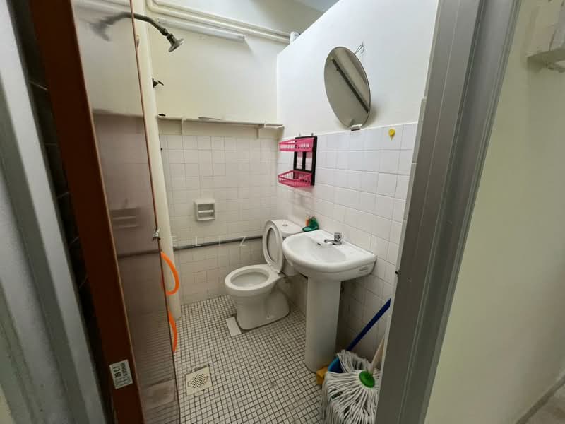 1-storey Terraced House for Rent in Bandar Sri Damansara (Selangor) - Eliz Chan - Bathroom - PropertyGuru.com.my