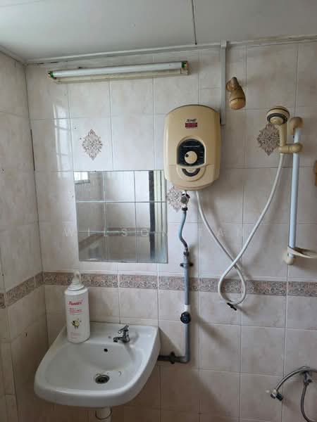 Apartment for Sale at Subang Perdana Goodyear Court 10 - Wilson Tan - Bathroom - PropertyGuru.com.my