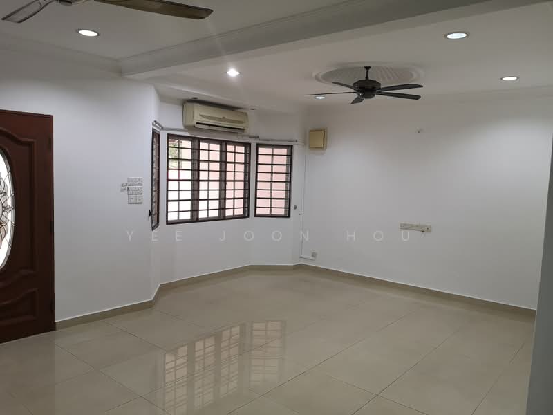 Rumah Teres 2 Tingkat untuk Dijual di Seksyen 11 (Shah Alam) - Yee Joon Hou - Living Room - PropertyGuru.com.my