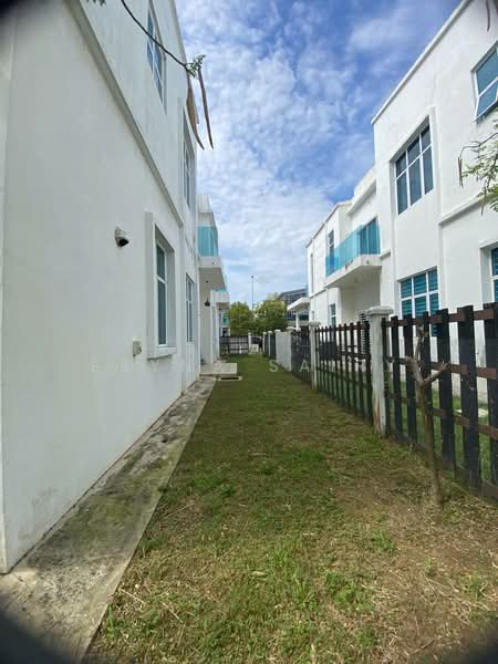 Semi-Detached House for Sale in Perdana Lake View (Cyberjaya) - Eryna Sairy - Exterior - PropertyGuru.com.my