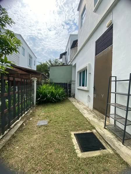 Semi-Detached House for Sale in Perdana Lake View (Cyberjaya) - Eryna Sairy - Exterior - PropertyGuru.com.my
