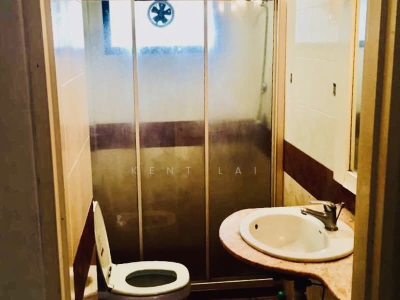 Kondominium untuk Dijual di Lakeside Tower - Kent Lai - Bathroom - PropertyGuru.com.my