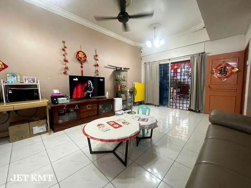 2-storey Terraced House for Sale in Taman Suria Pendamar (Pelabuhan Klang) - Zackinn Hoi - Living Room - PropertyGuru.com.my