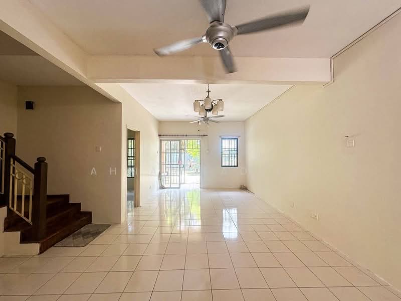 2-storey Terraced House for Rent in Presint 9 (Putrajaya) - Ahmad Fadlee - Living Room - PropertyGuru.com.my