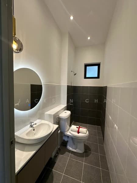 Pangsapuri untuk Dijual di Kayana Heights @ Ayuria Place, Alamesra - Jackson Chan - Bathroom - PropertyGuru.com.my