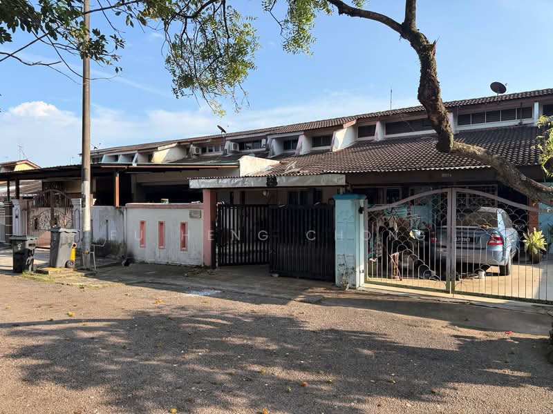 1-storey Terraced House for Sale in Taman Rinting (Masai) - Fu Heng Chong - Exterior - PropertyGuru.com.my