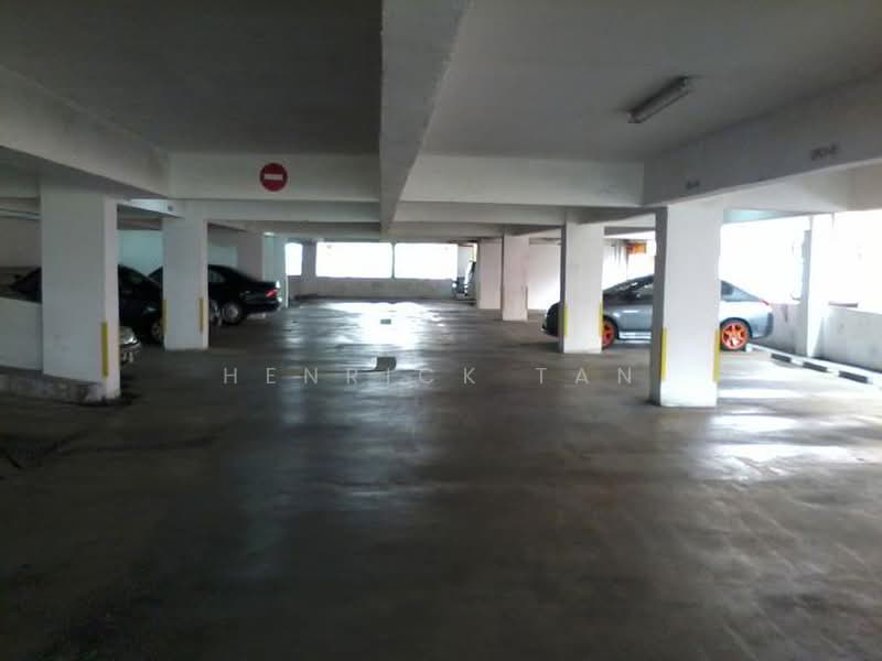 Pangsapuri untuk Dijual di Mentari Court 2, Bandar Sunway - Henrick Tan - Car Park - PropertyGuru.com.my