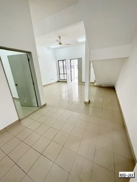 Rumah Teres 2 Tingkat untuk Disewa di Taman Saga (Klang) - Zackinn Hoi - Living Room - PropertyGuru.com.my