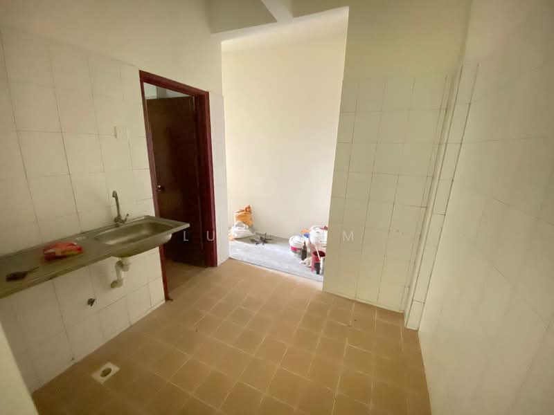 Pangsapuri untuk Disewa di Larkin Indah - Luis Lim - Kitchen - PropertyGuru.com.my