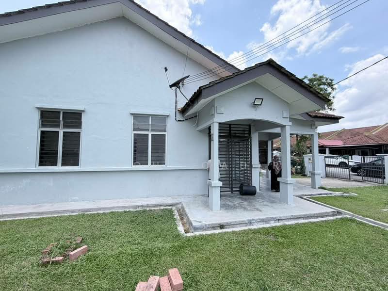 1-storey Terraced House for Sale in Bandar Saujana Putra (Tanjong Duabelas) - Abdul Qadir - PropertyGuru.com.my