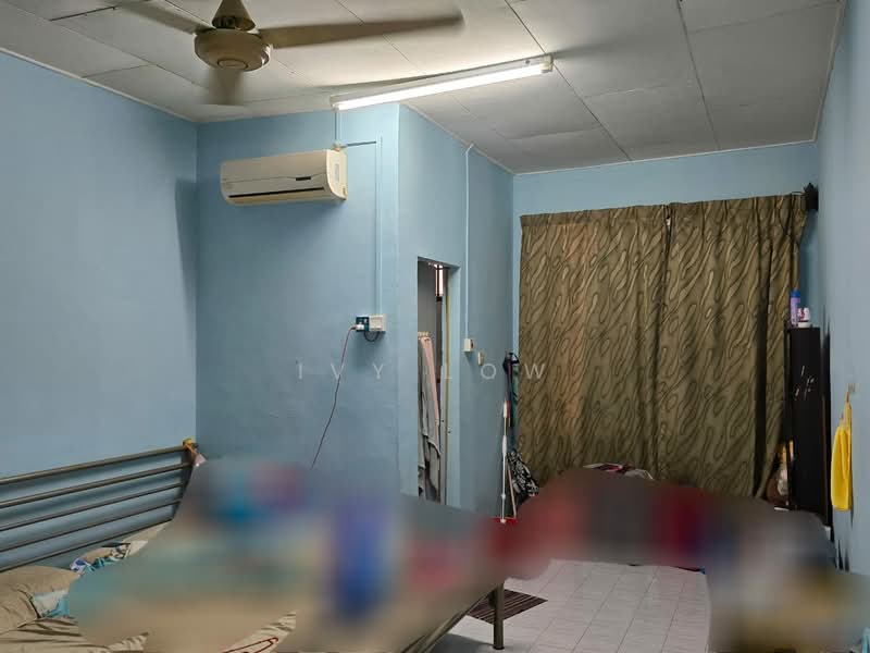 Rumah Berkembar untuk Dijual di Taman Rinting (Masai) - Ivy Low - Bedroom - PropertyGuru.com.my