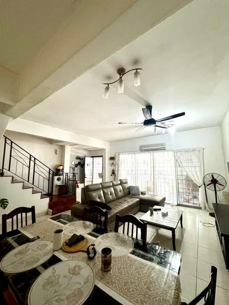 2-storey Terraced House for Sale in Taman Puncak Kinrara (Bandar Kinrara) - Yasmin Sulaiman - Living Room - PropertyGuru.com.my