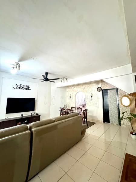 2-storey Terraced House for Sale in Taman Puncak Kinrara (Bandar Kinrara) - Yasmin Sulaiman - Living Room - PropertyGuru.com.my