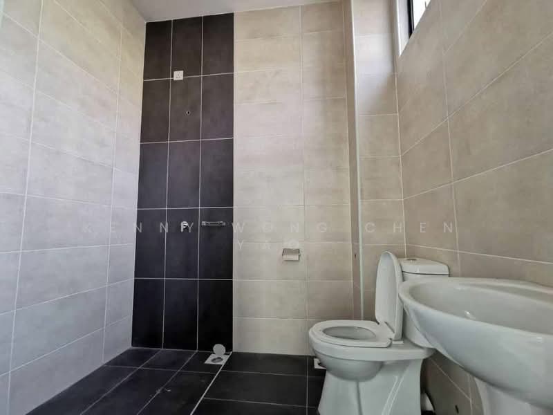 Rumah Kluster untuk Dijual di Taman Mutiara Mas (Skudai) - Kenny Wong Chen Yao - Bathroom - PropertyGuru.com.my