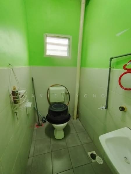 Rumah Teres 2 Tingkat untuk Dijual di Kelapa Sawit (Kulai) - Daniel Yong - Bathroom - PropertyGuru.com.my