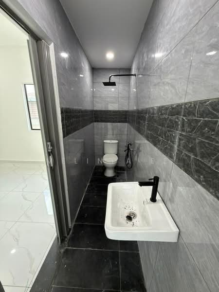 2-storey Terraced House for Sale in Taman Plentong Utama (Masai) - Melinda Ee - Bathroom - PropertyGuru.com.my