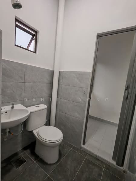 2-storey Terraced House for Sale in Taman Desa Cemerlang (Ulu Tiram) - Daniel Yong - Bathroom - PropertyGuru.com.my