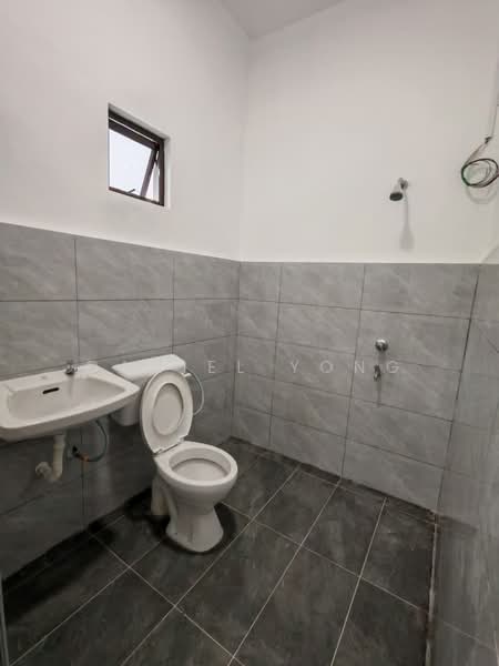2-storey Terraced House for Sale in Taman Desa Cemerlang (Ulu Tiram) - Daniel Yong - Bathroom - PropertyGuru.com.my