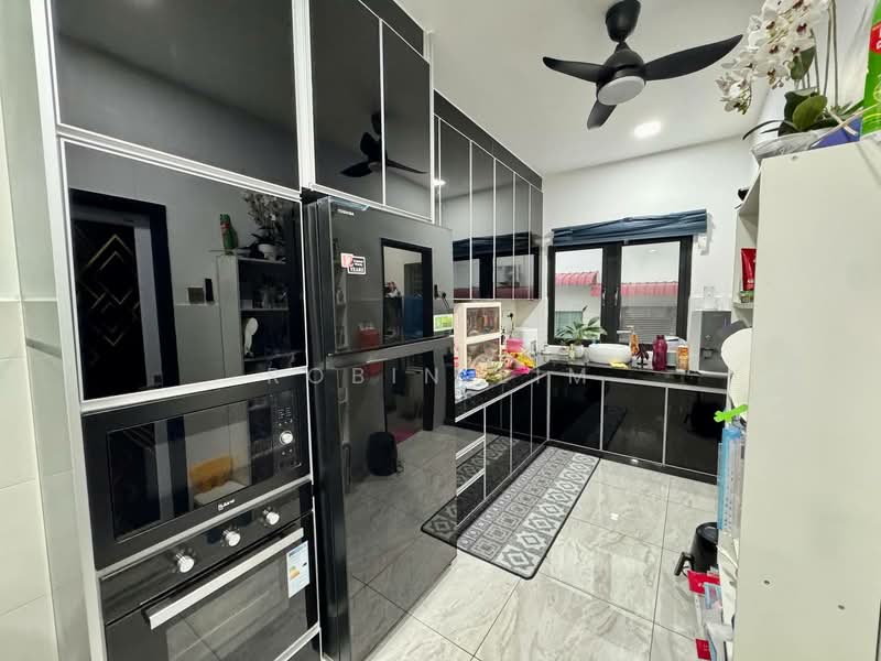 Rumah Teres 2 Tingkat untuk Dijual di Taman Seri Austin (Tebrau) - Robin Lim - Kitchen - PropertyGuru.com.my