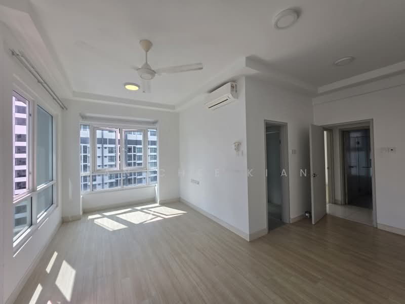 Servis Apartment untuk Dijual di V Residence 3 @ Sunway Velocity - Tan Chee Kian - Master Room - PropertyGuru.com.my
