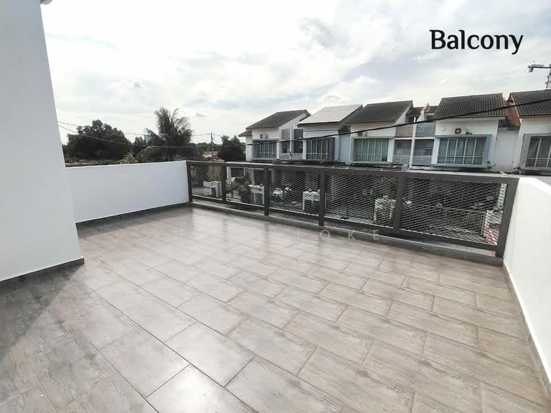 Rumah Teres 2 Tingkat untuk Dijual di Bandar Saujana Putra (Tanjong Duabelas) - Kevin Loke - Balcony - PropertyGuru.com.my