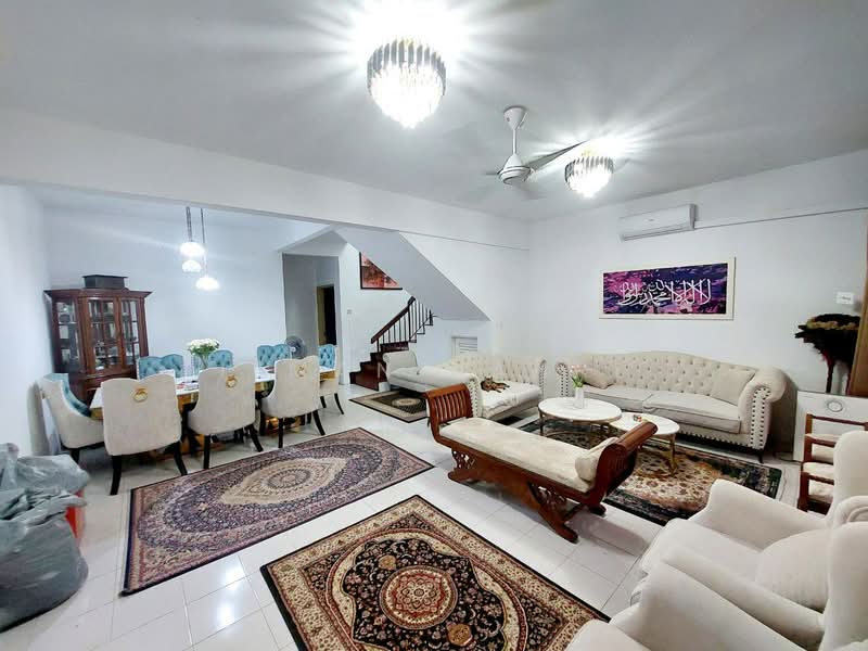 2-storey Terraced House for Sale in Taman Puncak Jalil (Seri Kembangan) - Ilman Nahri - Living Room - PropertyGuru.com.my